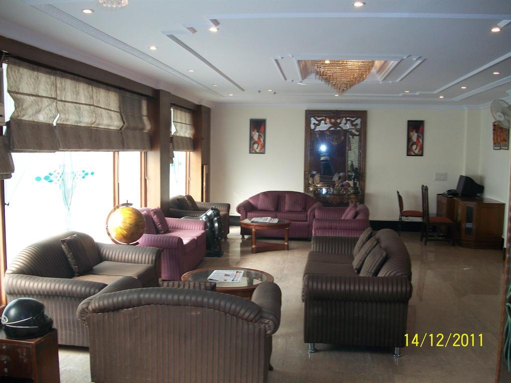 新德里 冠旅馆酒店 外观 照片